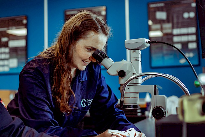 Glass foreign body and fragment analysis