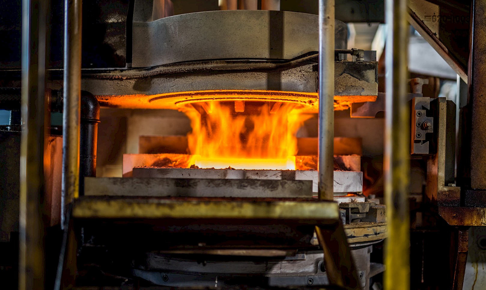 How are glass bottles made?